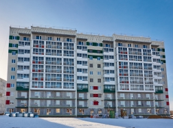 Дом №35. Фасад. Ведутся фасадные отделочные работы и внутренняя отделка квартир