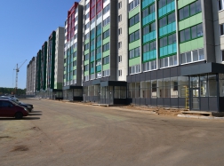 Парковка рядом с коммерческими помещениями в доме №6 (стр.38)