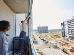 Ведется остекление дома №36